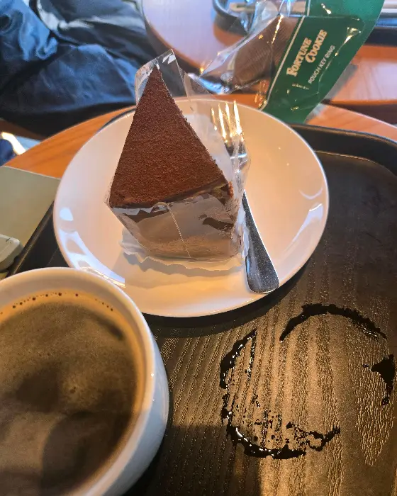 디저트와 커피 사진