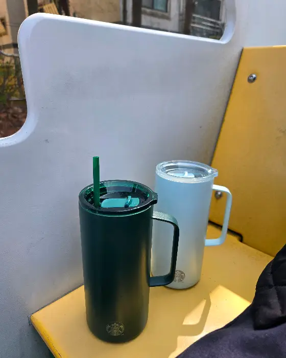 창가 자리 풍경