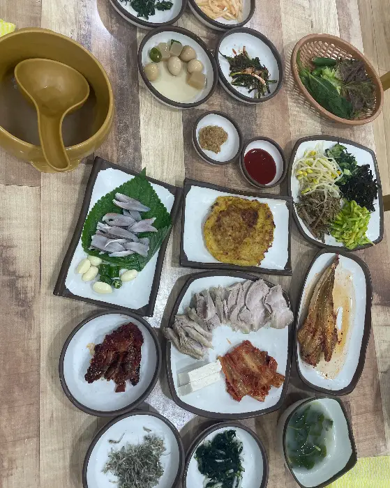 다양한 해산물 반찬