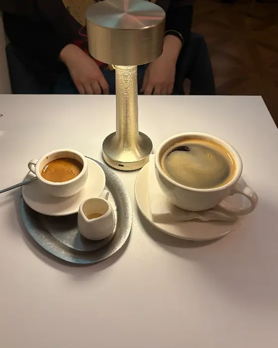 에스프레소와 커피잔