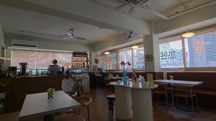 카페 내부 전경