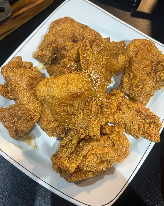 푸짐하게 나온 치킨 한 접시
