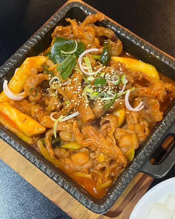 매콤한 닭발과 떡볶이