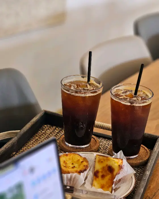 만경 정거장 아이스 아메리카노와 디저트