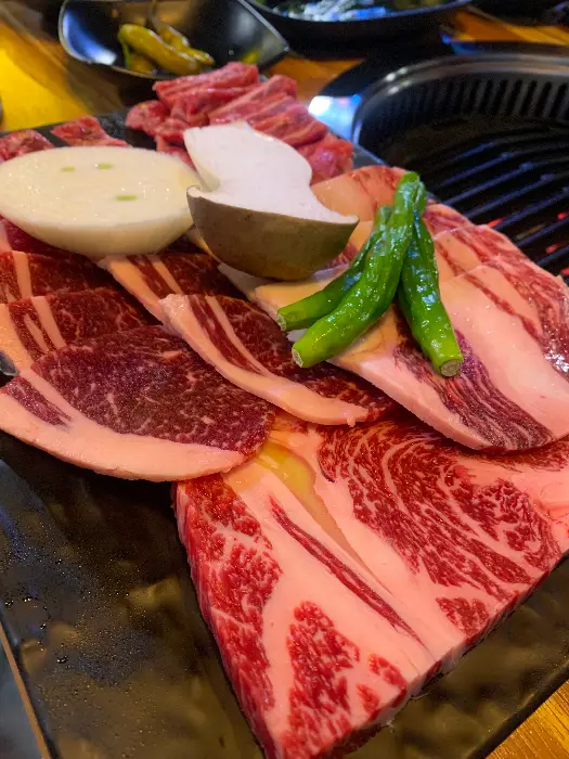 정갈하게 차려진 소고기 모둠