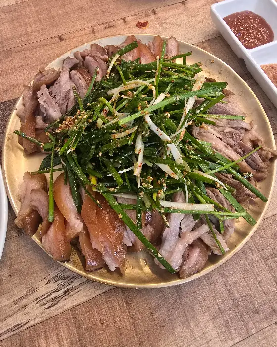 수육 한 접시 사진