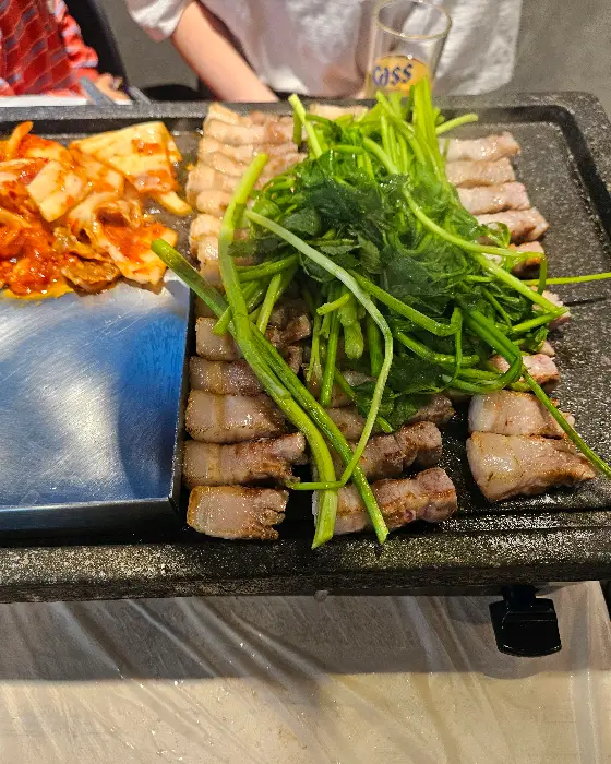 구워진 고기와 채소