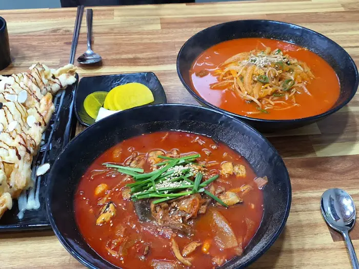 푸짐한 숙주가 듬뿍 올라간 짬뽕