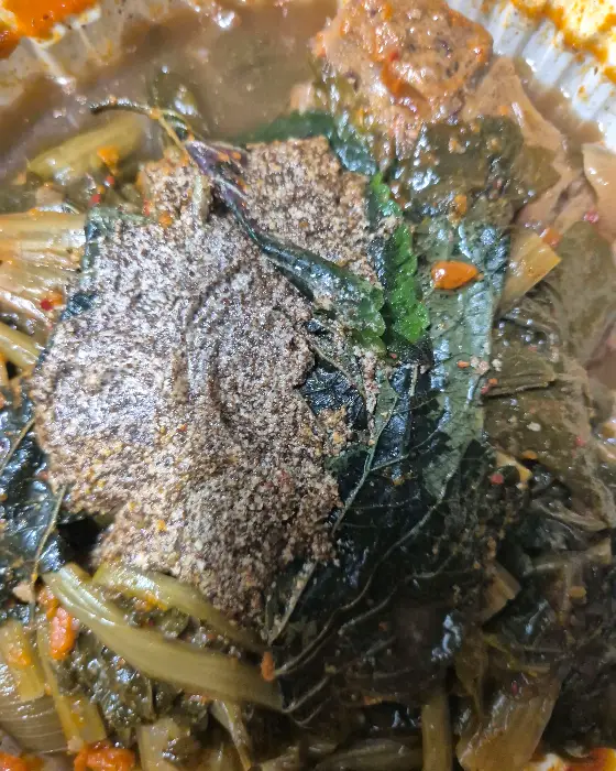 잘 삶아져 부드러운 식감을 자랑하는 시래기