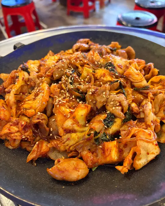 아우리 야채곱창의 대표 메뉴인 야채곱창의 먹음직스러운 모습