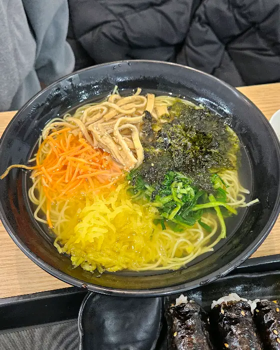 깔끔한 멸치국수