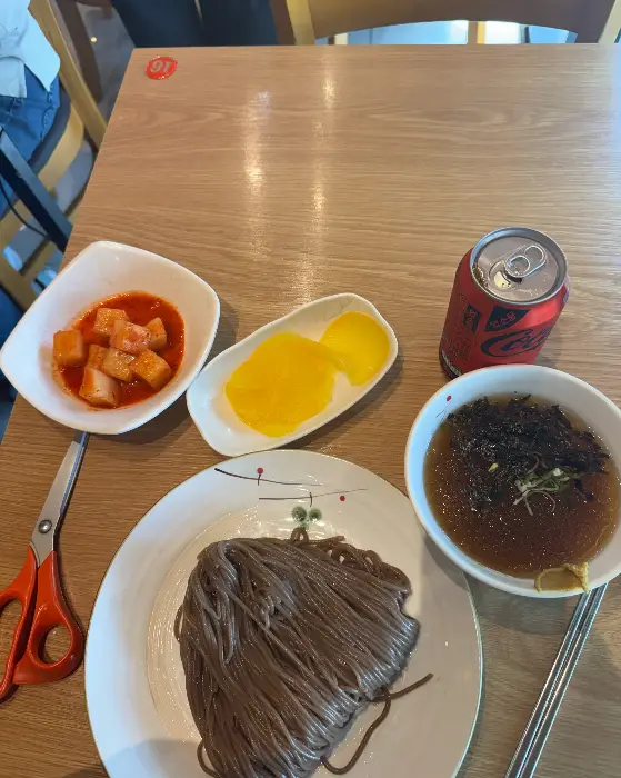 냉모밀과 돈까스 세트 메뉴
