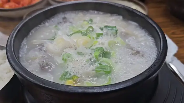 콩나물이 들어간 깔끔한 순대국밥 사진