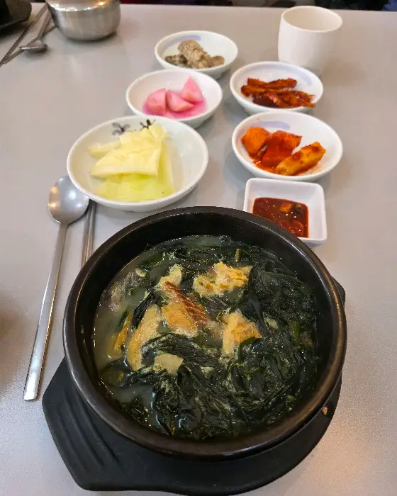 다양한 종류의 정갈한 밑반찬들