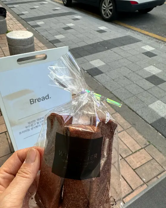 봉투에 담긴 식빵 덩어리