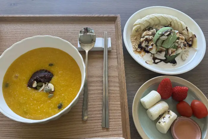정성스럽게 차려진 한방 오리백숙