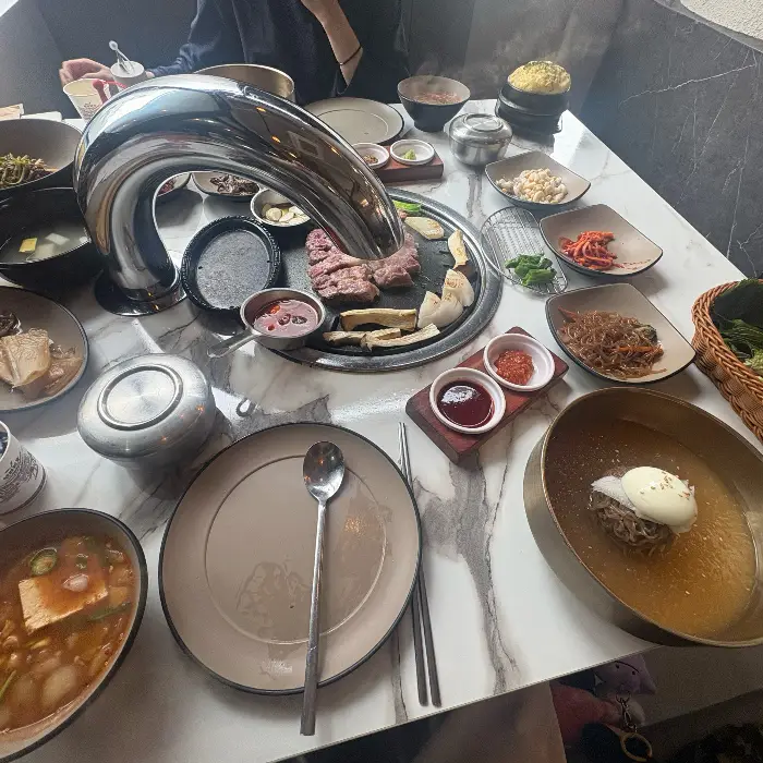 육향정 상차림