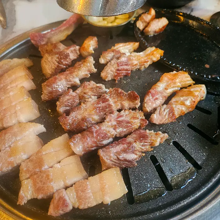 맛있게 익은 삼겹살