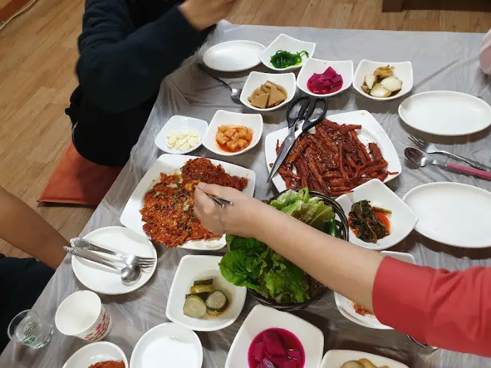 푸짐하게 차려진 한상차림