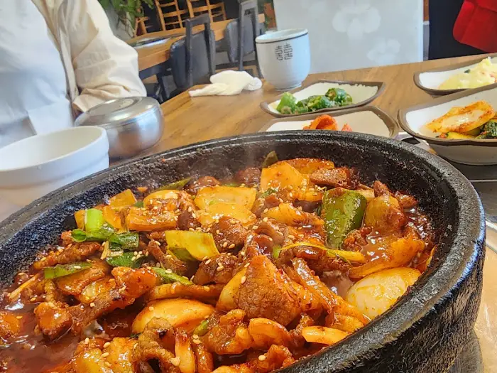 지글지글 익어가는 돼지돌판불고기