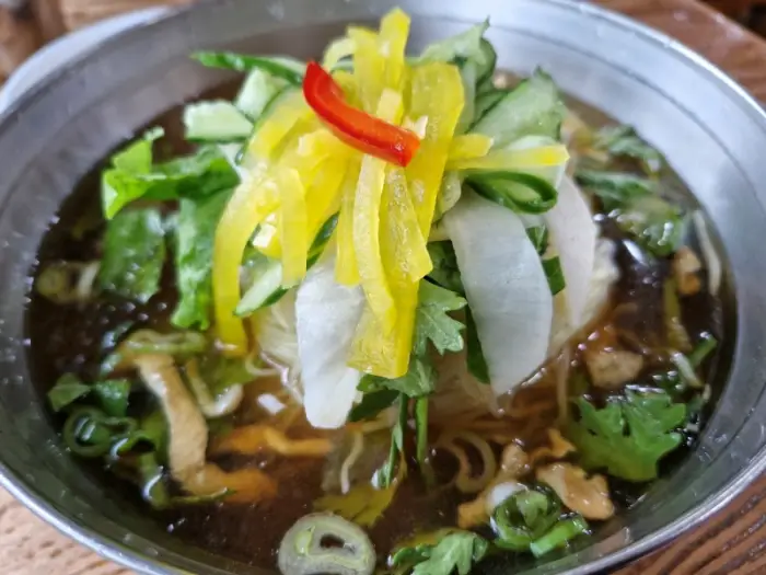 다랑밀면 고명