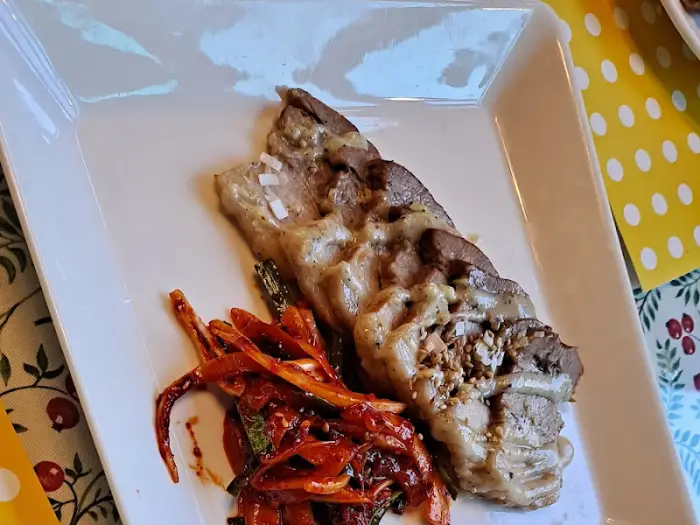담백하게 찐 보쌈 고기