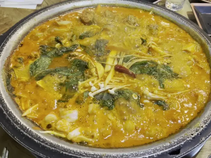 끓고 있는 순곱버섯전골