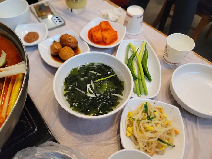 기본 밑반찬 구성