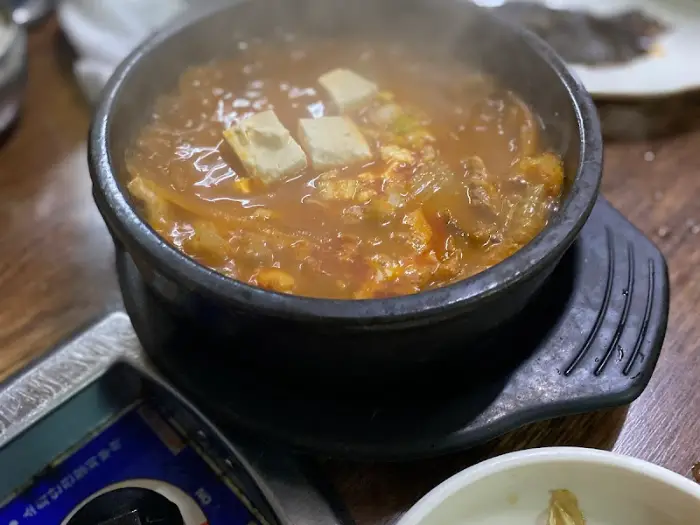 솥뚜껑 삼겹살과 함께 나온 김치찌개