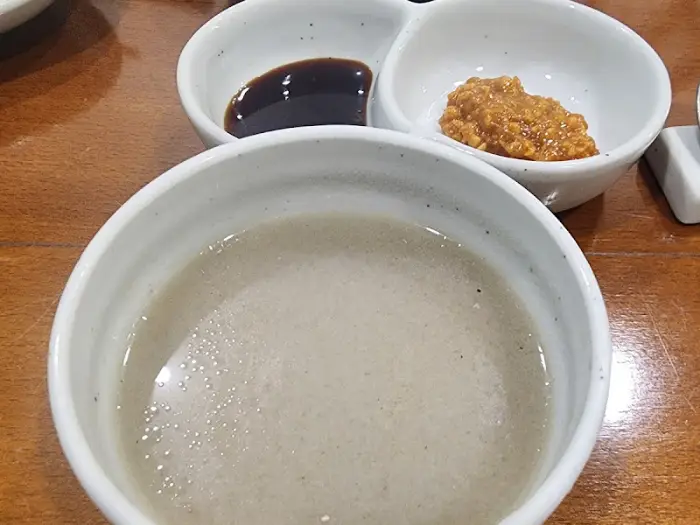 유림산장 장어구이 곁들임 소스 디테일