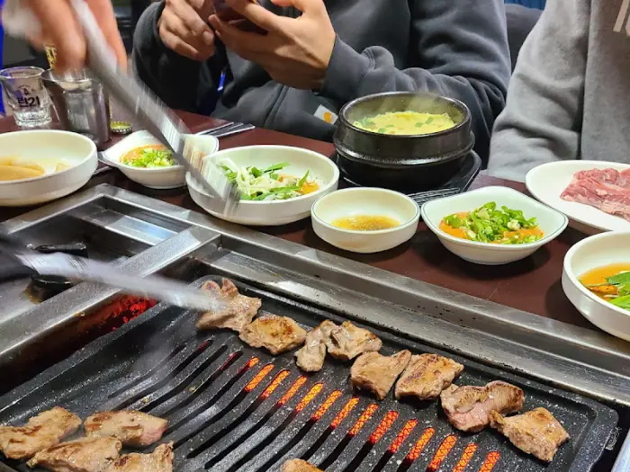 태영막창에서 노릇하게 구워지는 갈매기살
