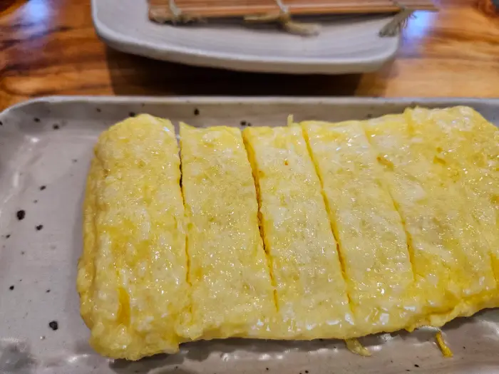 노릇하게 잘 부쳐진 계란말이