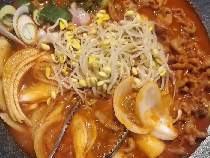 닭발과 함께 나온 볶음밥 재료
