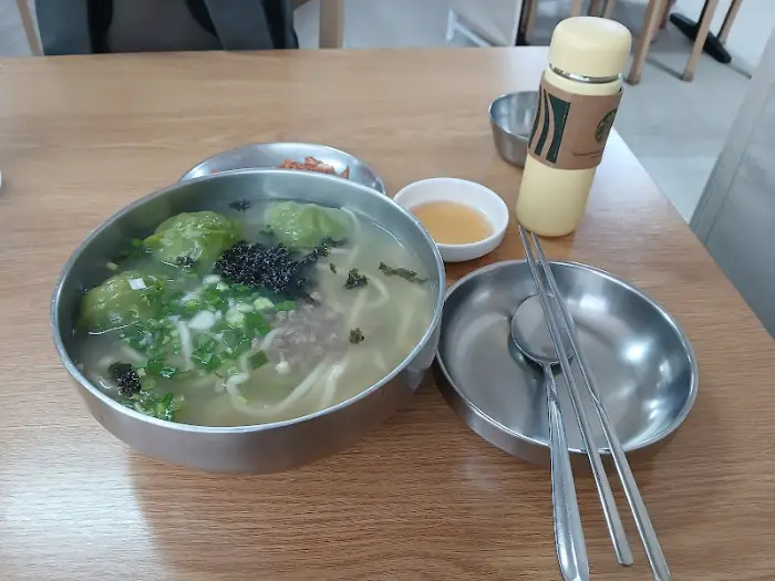 칼국수 한 상 차림