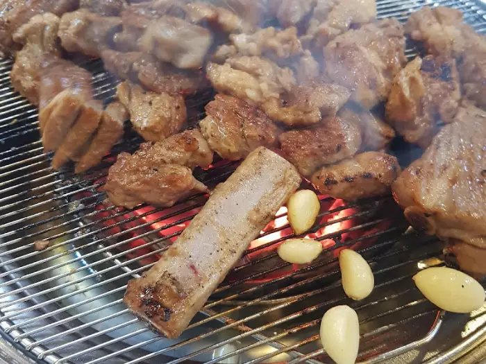 잘 익어가는 돼지갈비