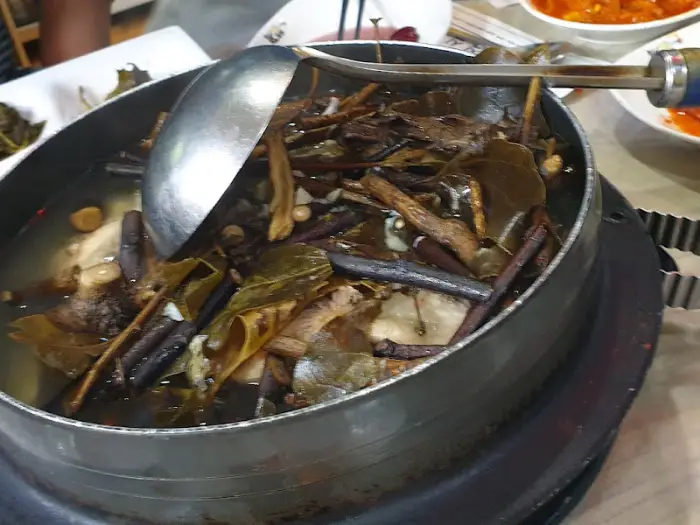 약재 닭백숙