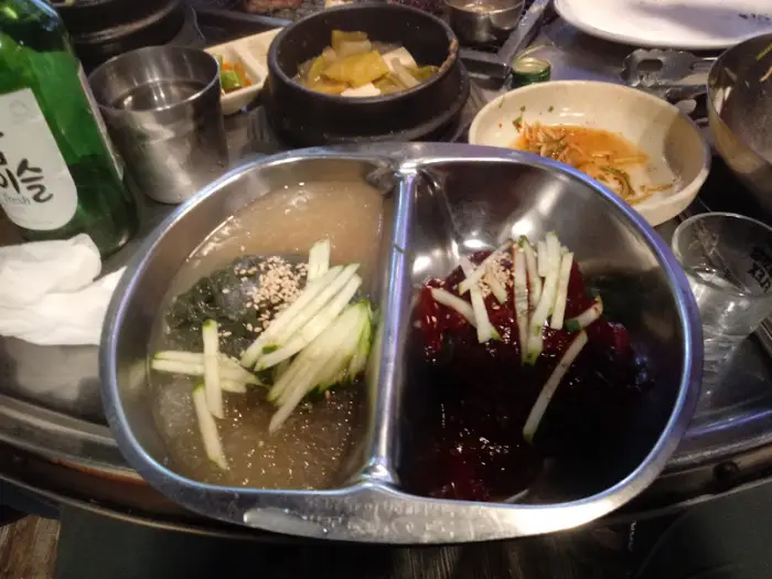 물냉면과 비빔냉면
