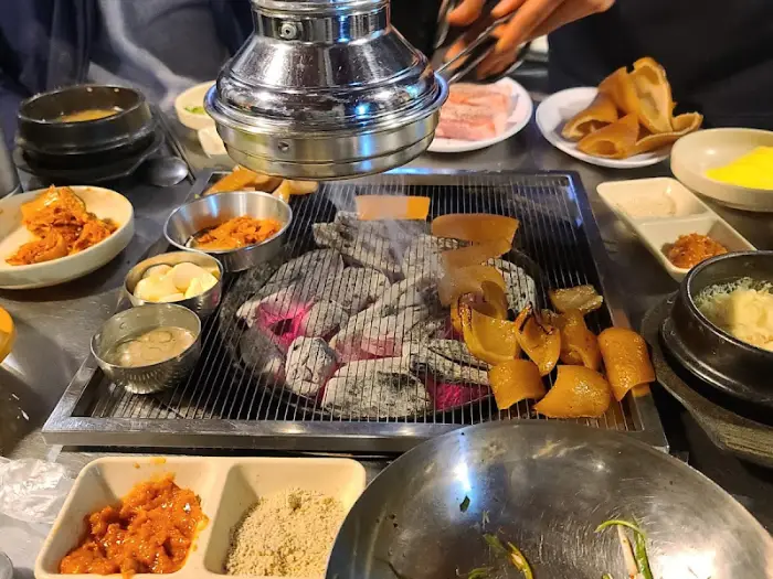 껍데기 굽는 모습