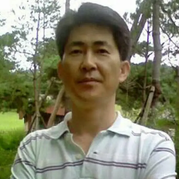 식당 주인장으로 보이는 남성