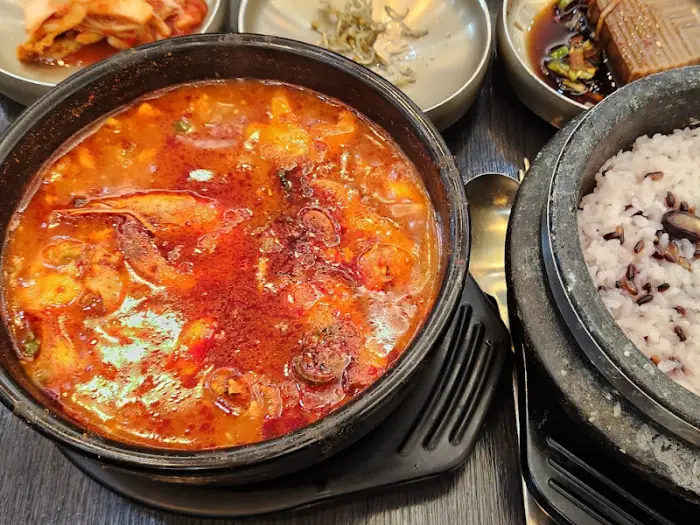 돌솥밥과 순두부찌개