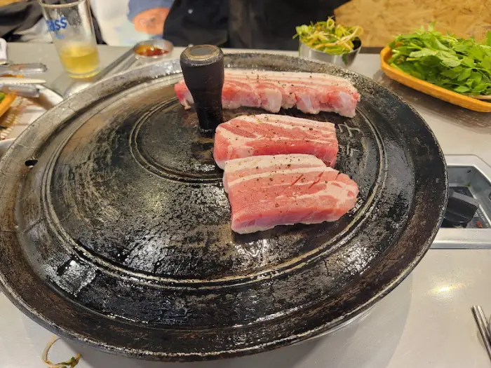 불판 위 고기