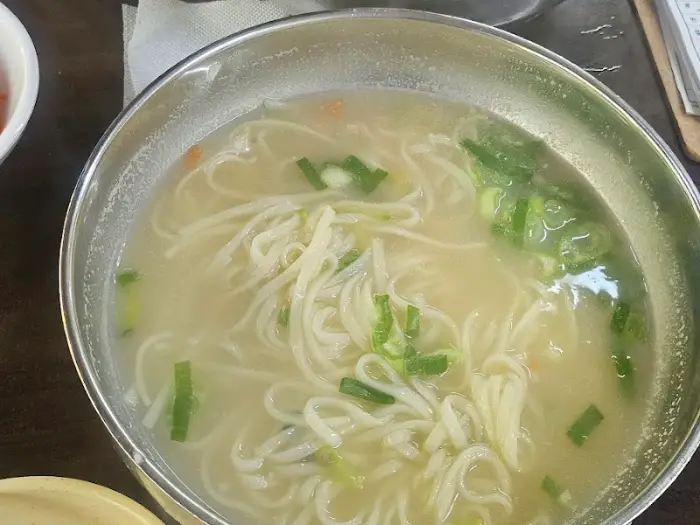 다른 각도에서 본 칼국수