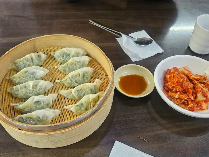 비빔국수와 만두