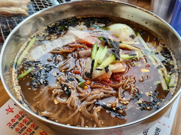 시원한 물 막국수