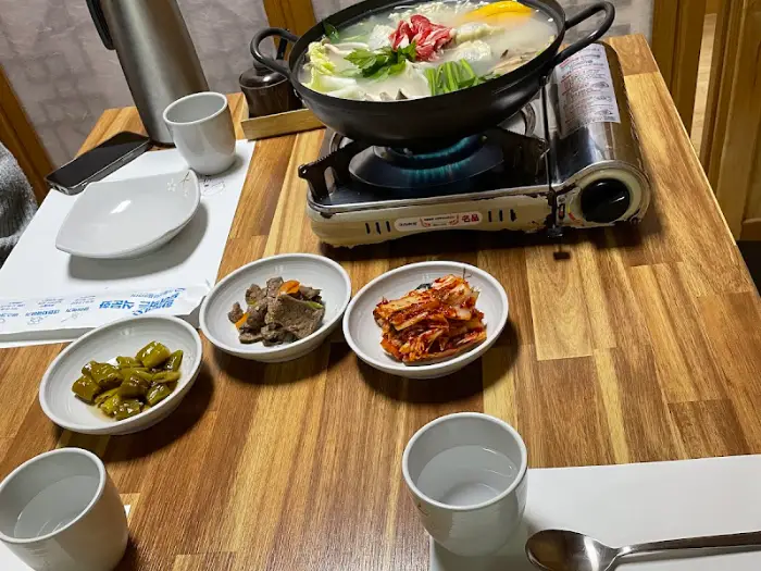 만두전골과 밑반찬