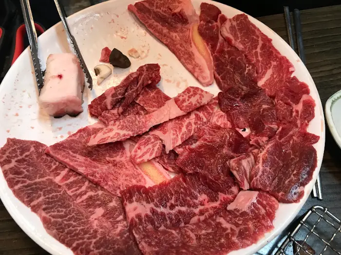 다양한 부위의 한우와 곁들임 재료