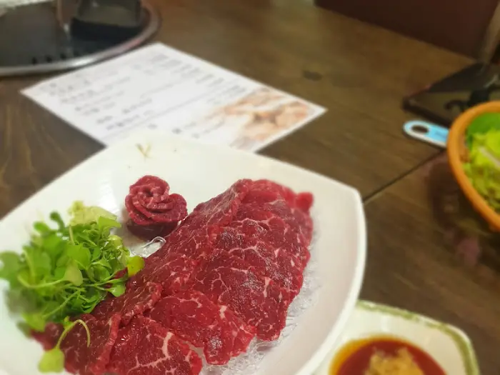 신선한 샐러드와 고기