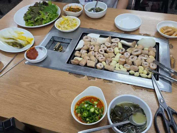 막창과 함께 차려진 상차림