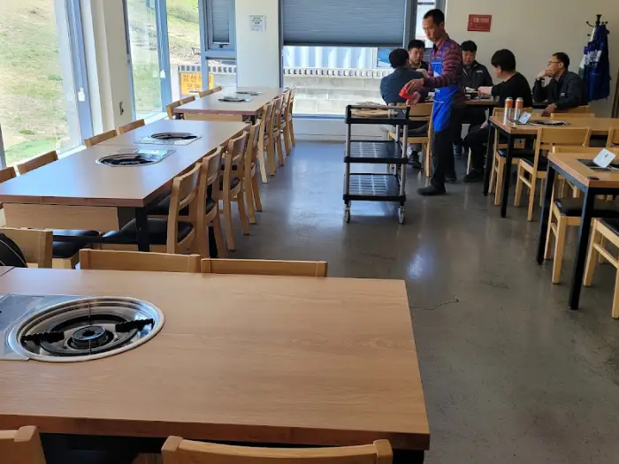 식당 내부 홀 모습