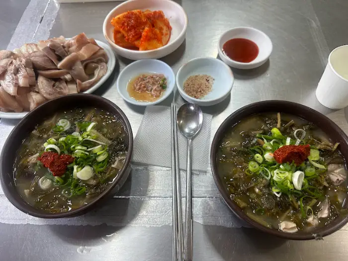 시래기순대국밥과 반찬
